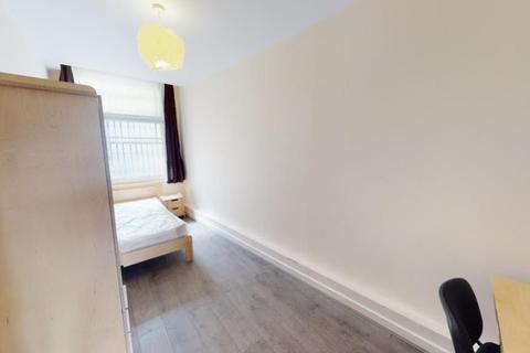 4 bedroom apartment to rent - Flat 1 Equitable House, 5-7 South Parade, Nottingham, NG1 2BB