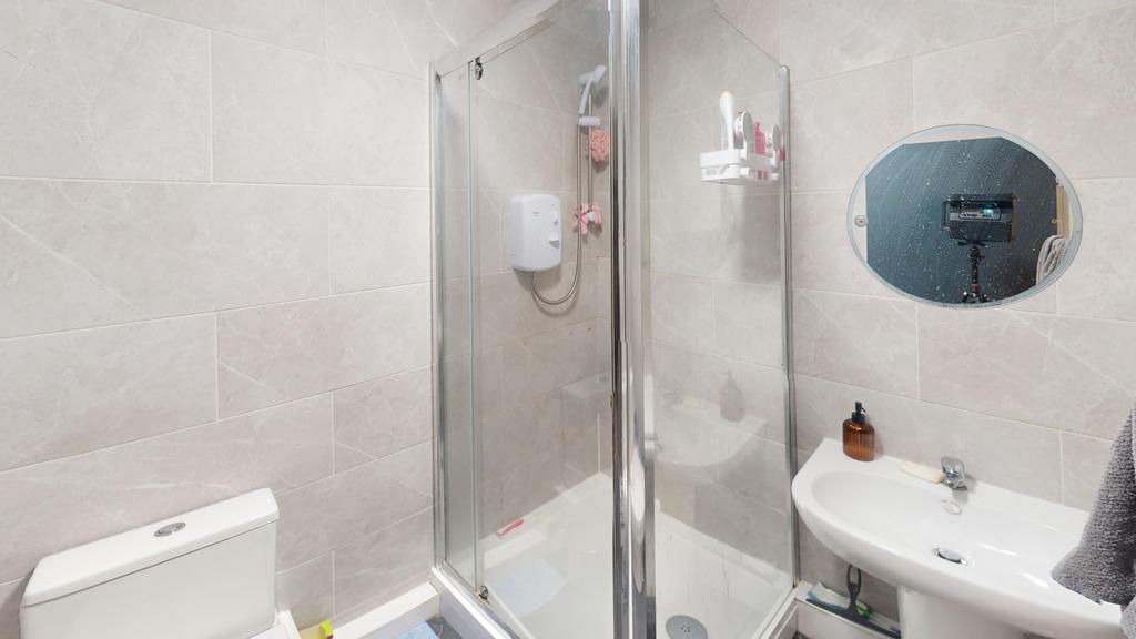 Flat-2-Equitable-House-Bathroom