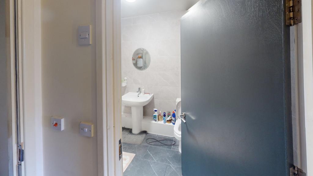 Flat-2-Equitable-House-Bathroom 1