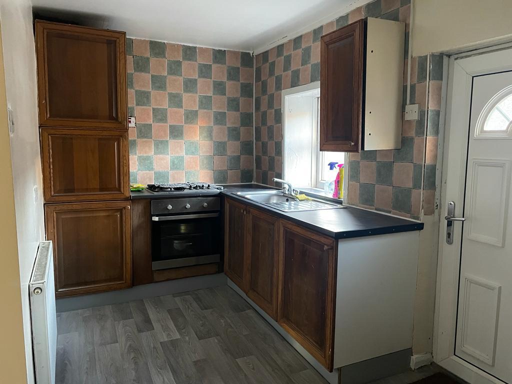 Bradford Road, Huddersfield HD1 3 bed terraced house for sale £130,000