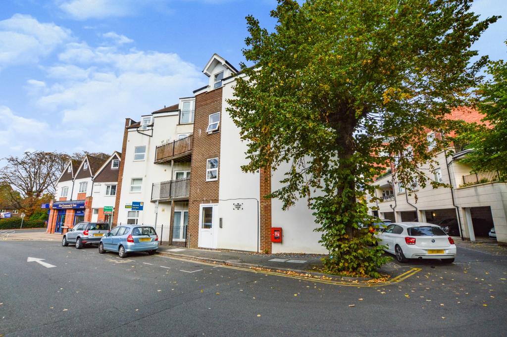 Rosemount Avenue, West Byfleet, Surrey 1 bed flat £200,000
