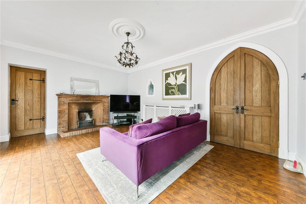 Tudor Close, Banstead, Surrey, SM7 4 bed detached house £1,300,000