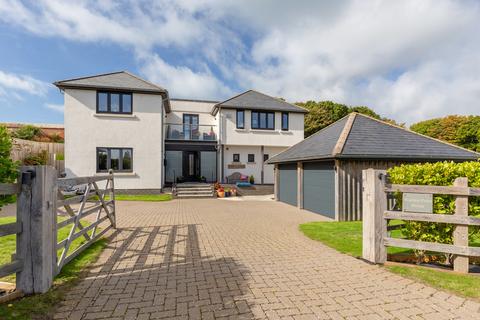 5 bedroom detached house for sale - Totland Bay, Isle of Wight
