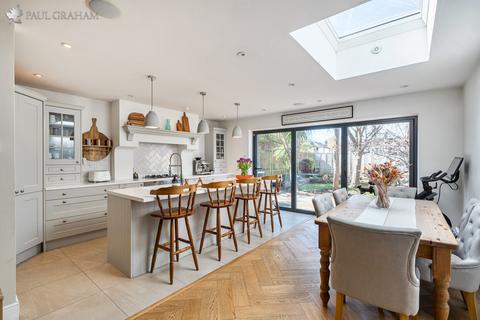 3 bedroom semi-detached house for sale, Park Lane, Carshalton