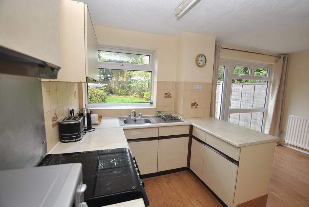 Beech Drive, Shifnal, TF11 8HZ. 3 bed link detached house £235,000