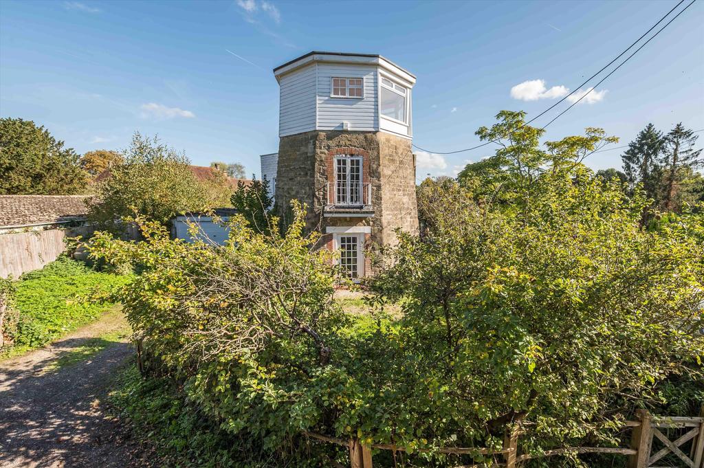 Old Mill Lane, Wisborough Green, Billingshurst, West Sussex, RH14 3 bed