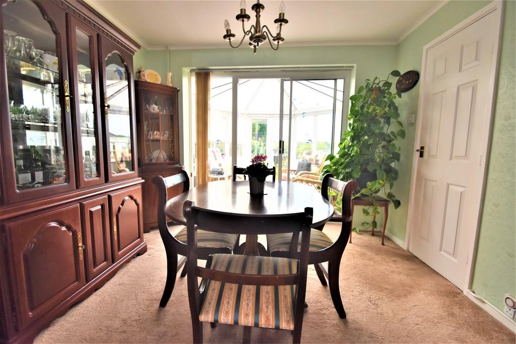Beeches Road, Chelmsford, Essex CM1 2RZ 3 bed semidetached house £450,000