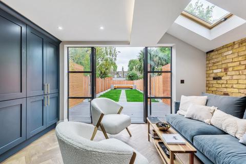19 Reverdy Road, London, SE1 5QE