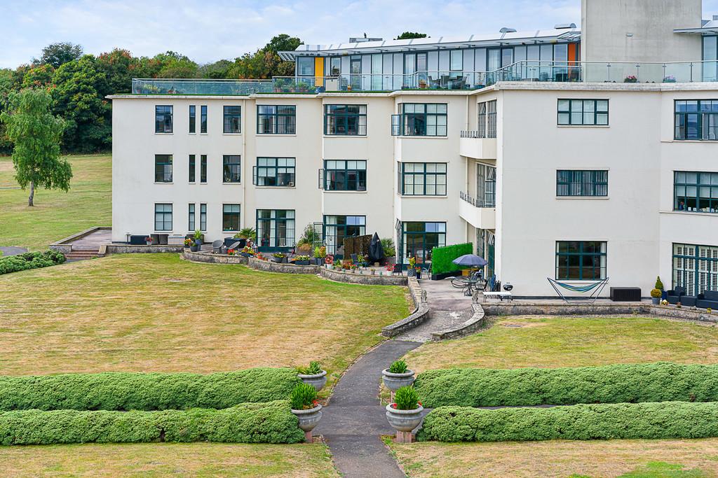 The Headlands, Hayes Road, Sully, Penarth 2 bed apartment £1,095 pcm