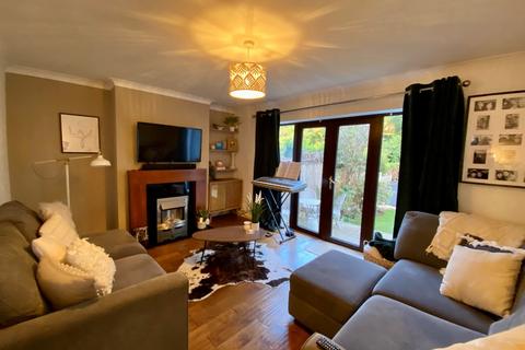 2 bedroom semi-detached house to rent, Crestwood Avenue, Kidderminster