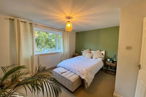 2 bedroom semi-detached house to rent, Crestwood Avenue, Kidderminster