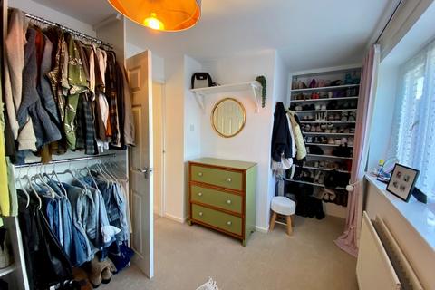 2 bedroom semi-detached house to rent, Crestwood Avenue, Kidderminster
