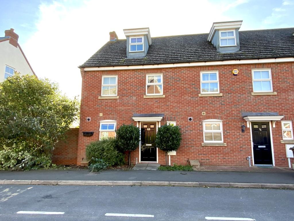 Farnborough Drive, Daventry, NN11 8AL 3 bed end of terrace house £270,000