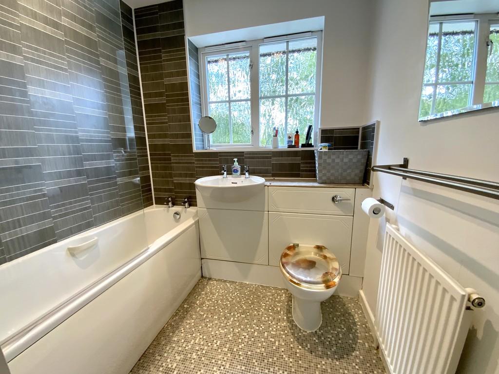 Roman Way, Daventry, NN11 0RW 4 bed detached house £335,000