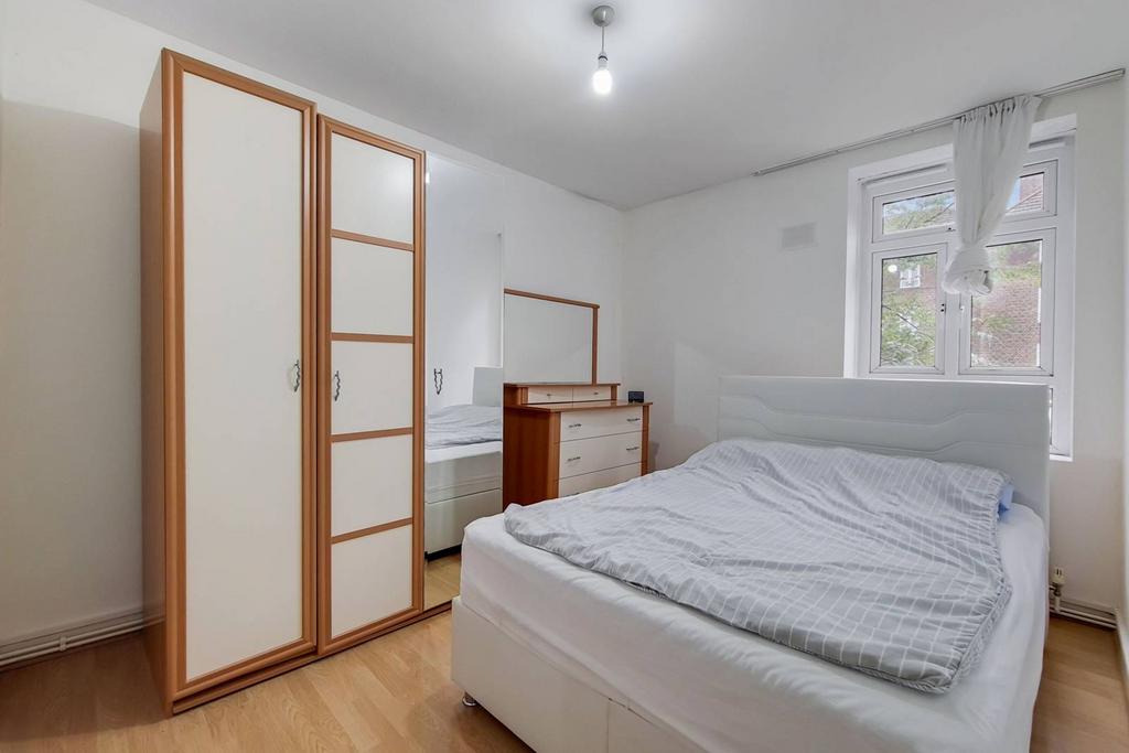 Runnymede House, Hackney, London, E9 3 bed flat - £4,350 pcm (£1,004 pw)