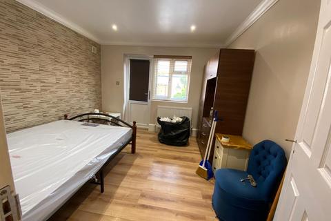 1 bedroom flat to rent, Elgin Road, Ilford IG3