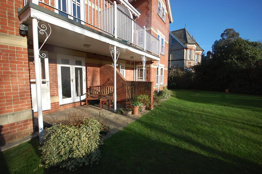 Cavendish Road, Bournemouth, 2 bed flat £1,100 pcm (£254 pw)