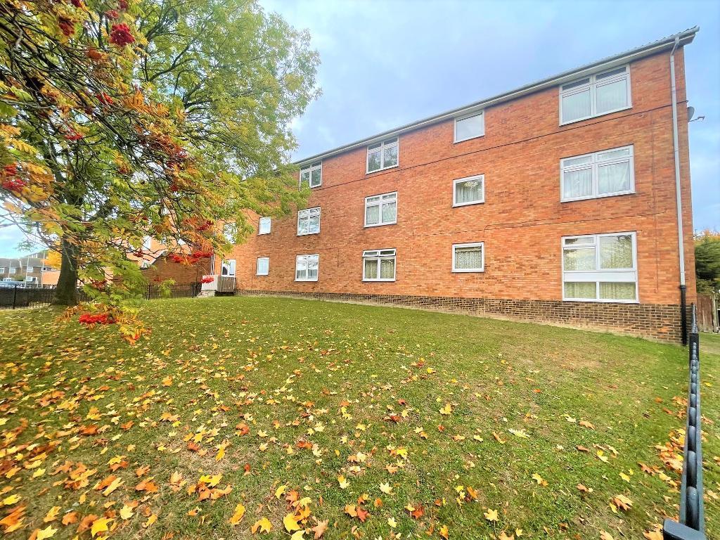 Denham Close, Luton, LU3 3TS 2 bed apartment £850 pcm (£196 pw)