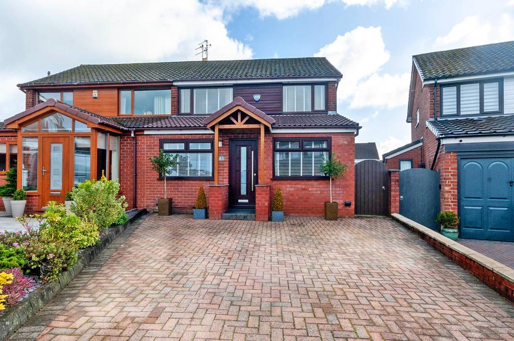 Douglas Avenue, Billinge, Wigan, WN5 3 bed semidetached house £255,000