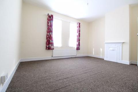 8 Colin Road, Luton, LU2 7RX