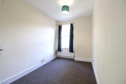 8 Colin Road, Luton, LU2 7RX