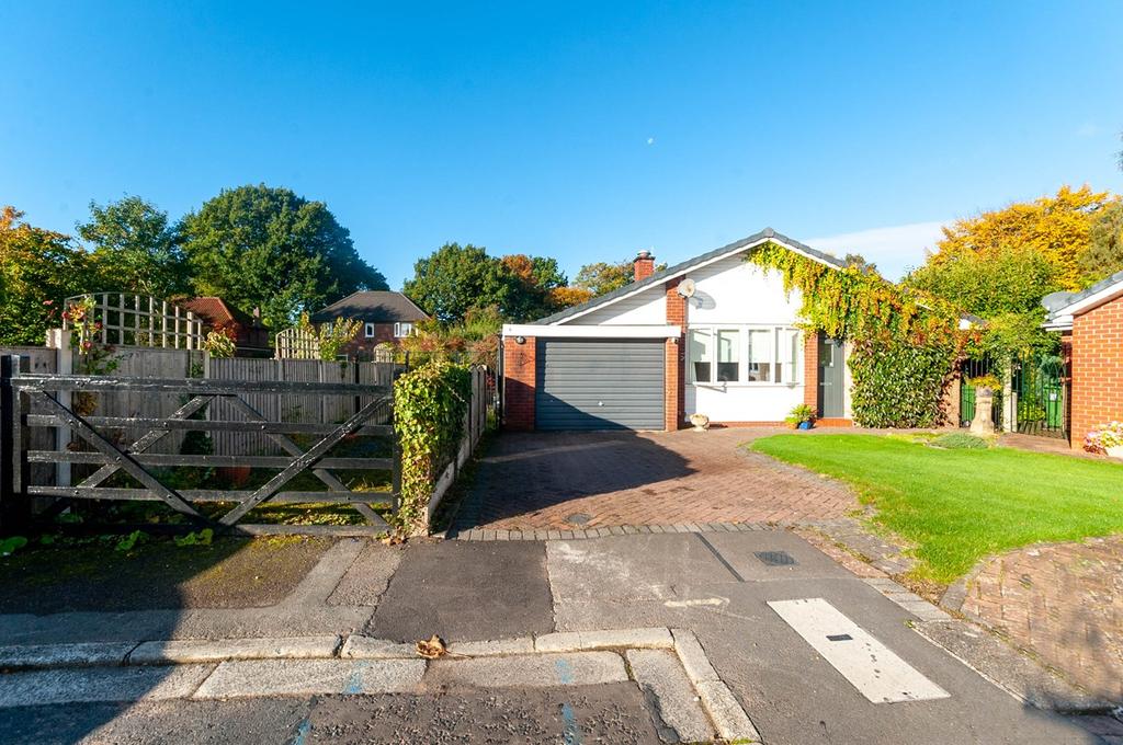 Clarke Avenue, Culcheth, Warrington, WA3 2 bed detached bungalow for