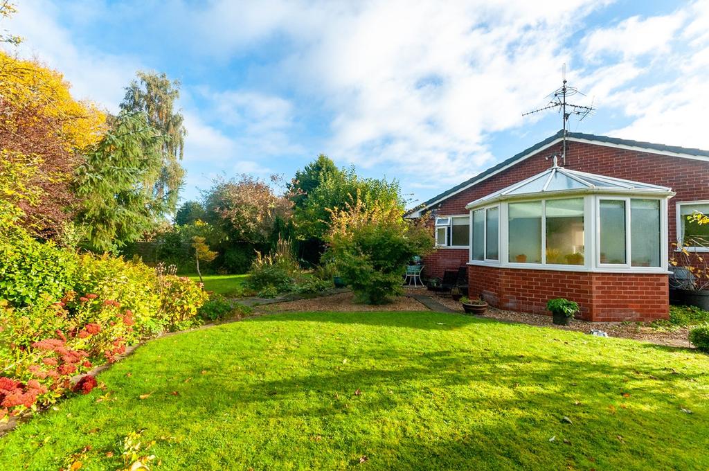 Clarke Avenue, Culcheth, Warrington, WA3 2 bed detached bungalow for