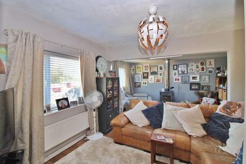 3 bedroom semi-detached house for sale - Stones Cross Road, Crockenhill