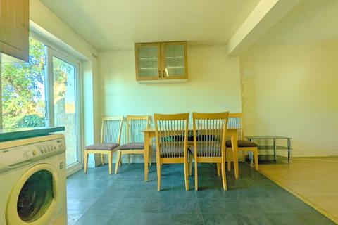 218 Bedfont Lane, Feltham, TW14 9NW