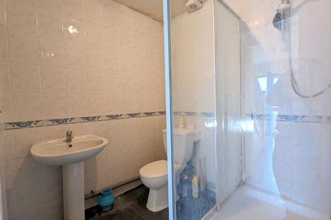 218 Bedfont Lane, Feltham, TW14 9NW