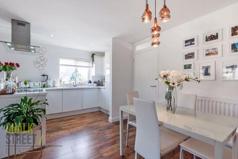 22 Cornflower Way, Romford, RM3 0XY