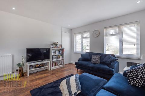 22 Cornflower Way, Romford, RM3 0XY