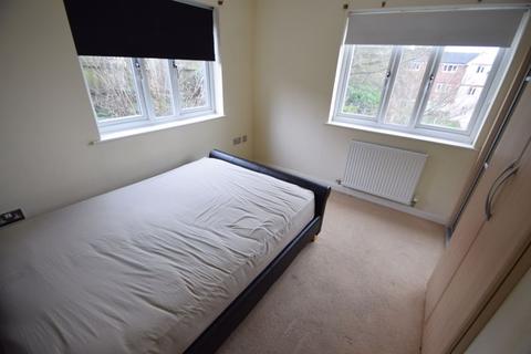2 bedroom flat for sale - Treetop Close, Luton