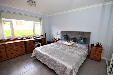 4 bedroom detached bungalow for sale - Lavant Close, Little Common, Bexhill on Sea, TN39