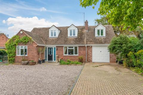 The Hollies Coach Drive, Fladbury, Pershore, WR10 2QN