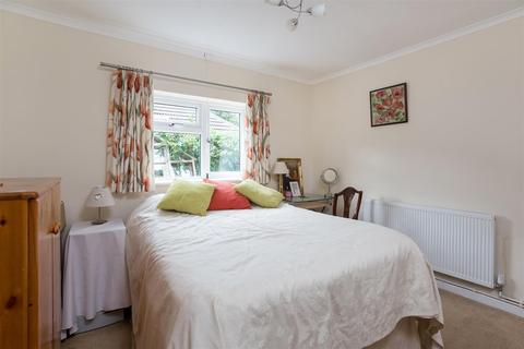 The Hollies Coach Drive, Fladbury, Pershore, WR10 2QN