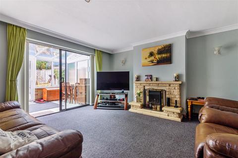 12 Baileys Close, Blackwater, Camberley, GU17 0AT