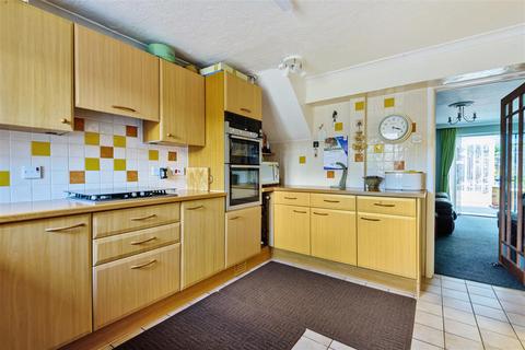 12 Baileys Close, Blackwater, Camberley, GU17 0AT