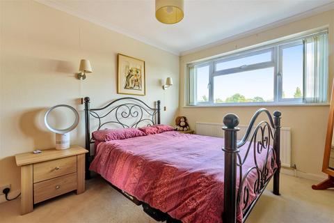 12 Baileys Close, Blackwater, Camberley, GU17 0AT