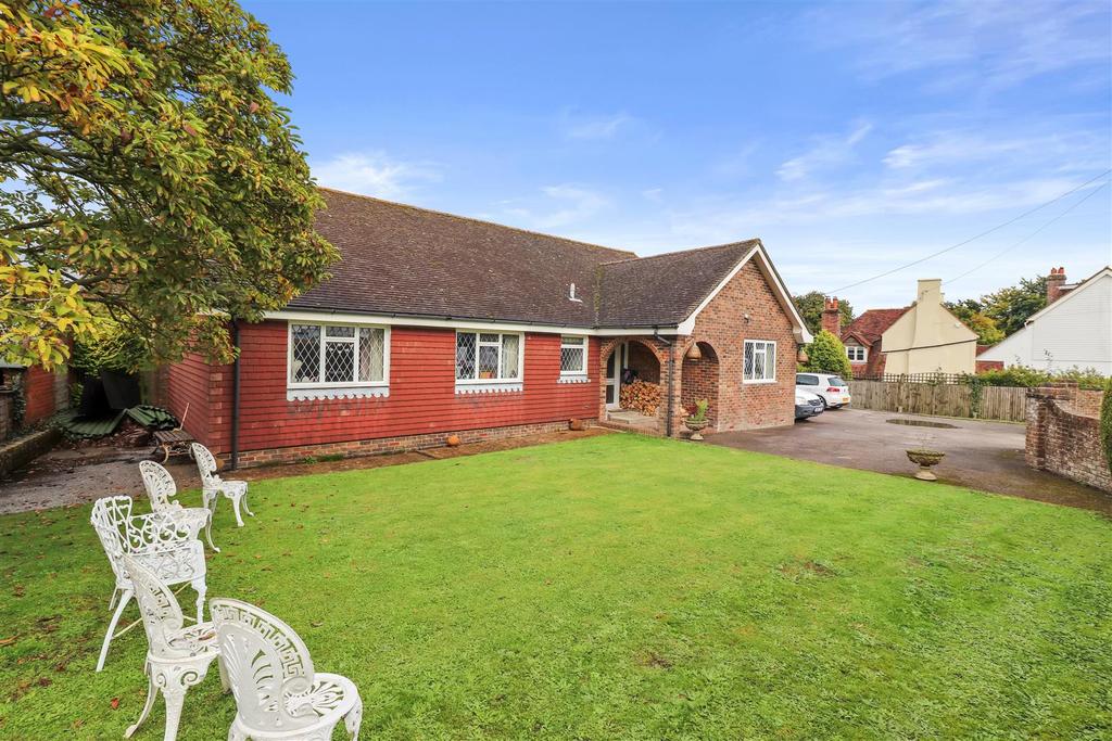 Windmill Hill, Hailsham 3 bed detached bungalow £650,000