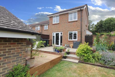 6 Bank Side, Hamstreet, Ashford, TN26 2EZ