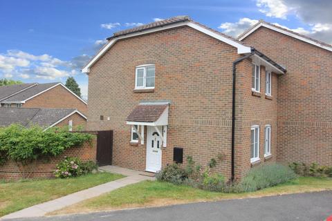 6 Bank Side, Hamstreet, Ashford, TN26 2EZ
