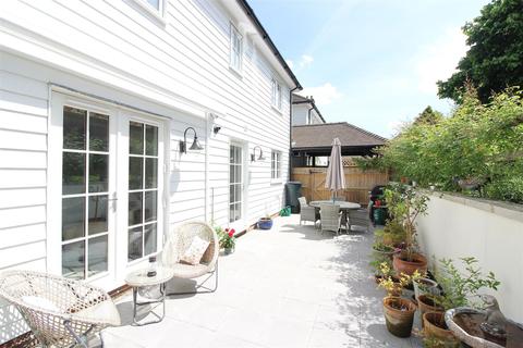 10 Fuggle Drive, Tenterden, TN30 6FJ