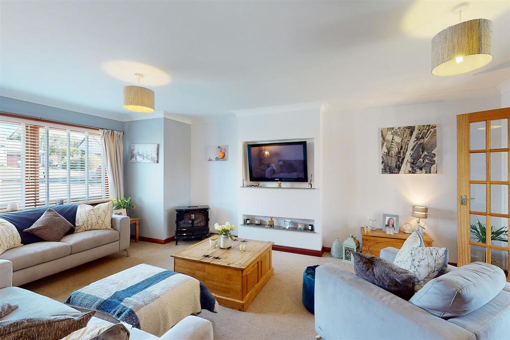 David Douglas Avenue, Scone, Perth 3 bed semidetached house £257,500