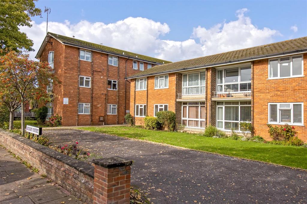 Rugby Road, Worthing 2 bed apartment to rent £1,195 pcm (£276 pw)