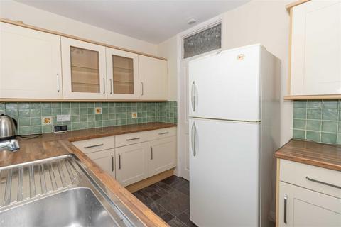 2 bedroom apartment to rent, Rugby Road, Worthing