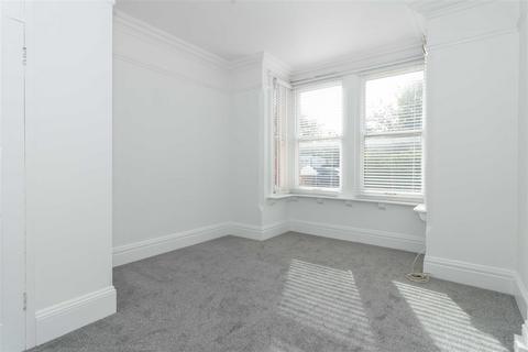 2 bedroom apartment to rent, Browning Road, Worthing