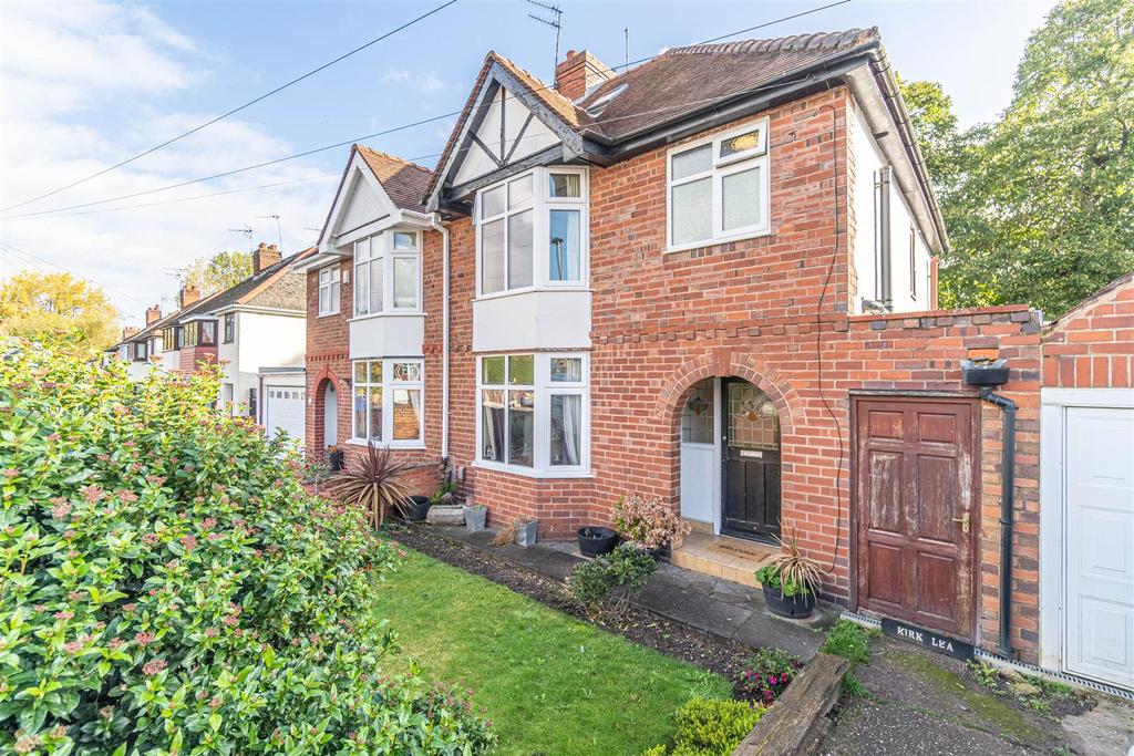 Green Lane, Kingswinford, DY6 7QH 4 bed semidetached house £325,000