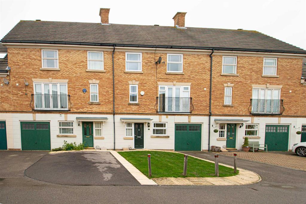 Clegg Square, Shenley Lodge 5 bed detached house £1,675 pcm (£387 pw)