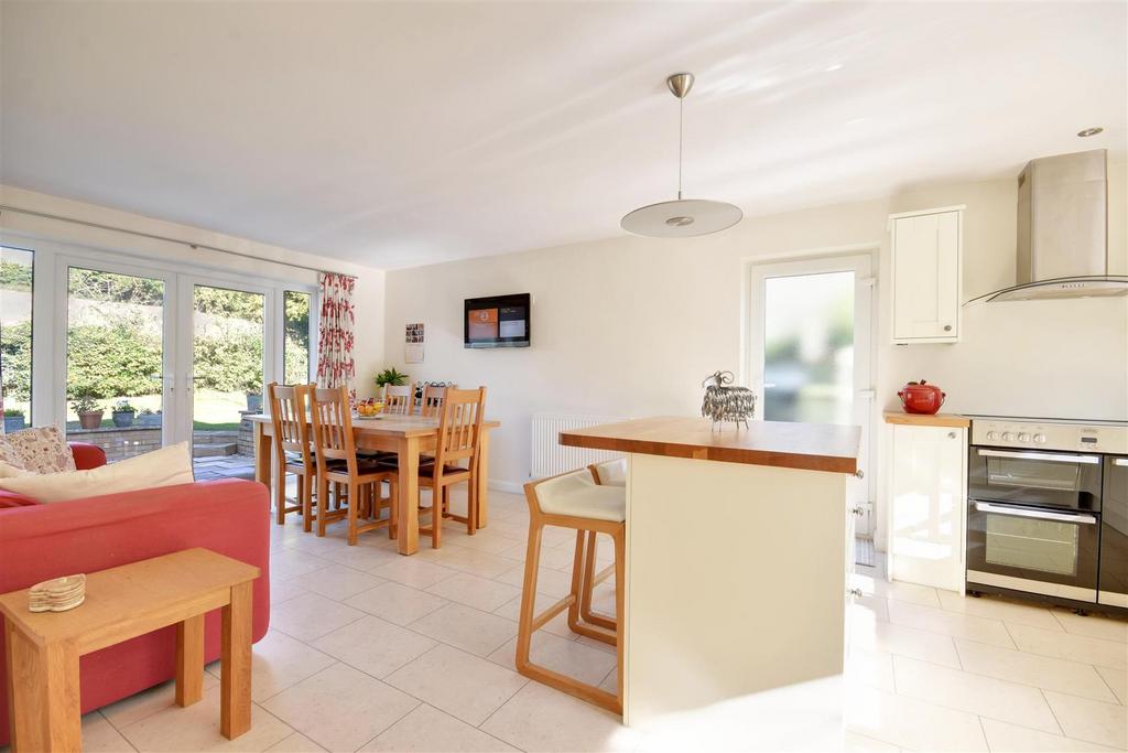 Kitchen / dining room
